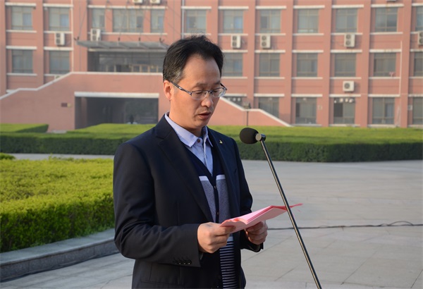经理张长森发表讲话.JPG 经理张长森发表讲话.JPG
